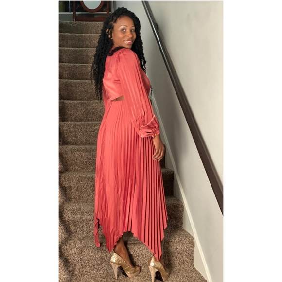 Rose pink cut out dress - Picture 2 of 10